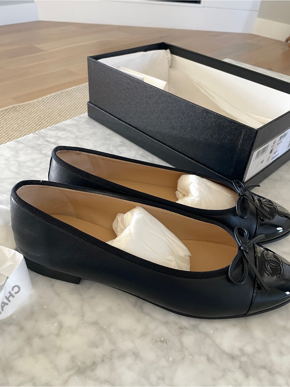 CHANEL Black Leather CC Logo Ballet Flats with Bow - Picture 7 of 10
